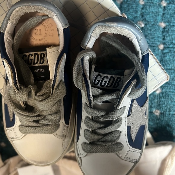 Worn once baby golden goose sneakers size 21! Perfect condition with box & book - Picture 6 of 8